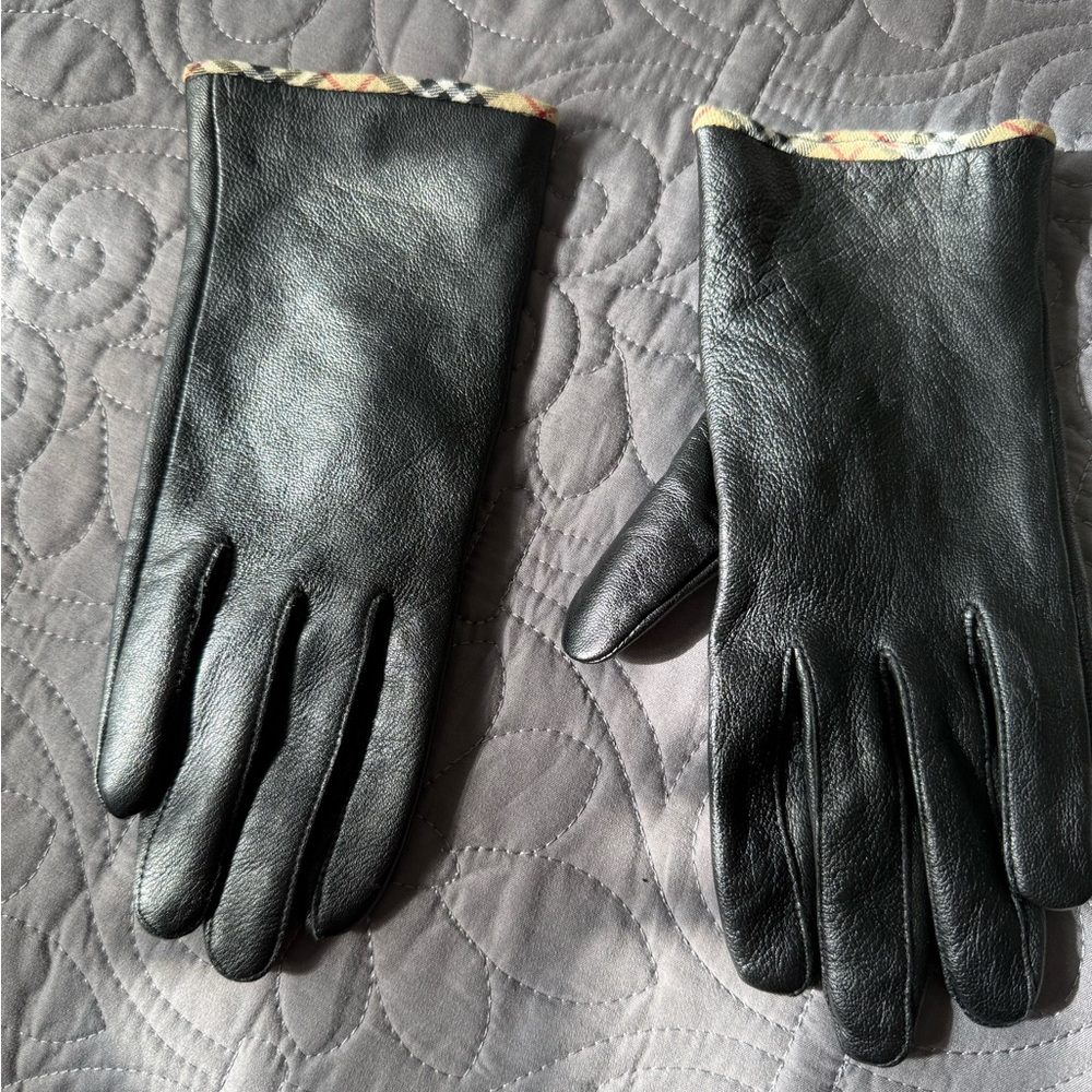 Elegant Black Leather Gloves